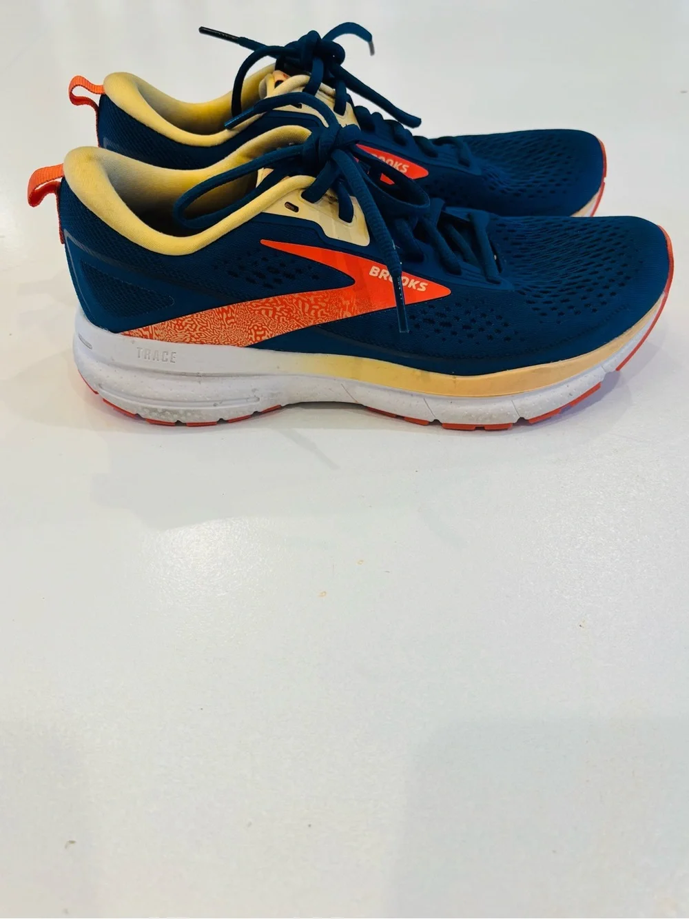 Brooks Trace 3 Women’s Sneakers in Teal with Orange Accents size 8